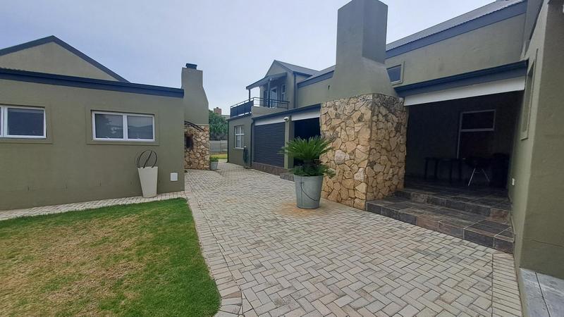 6 Bedroom Property for Sale in Stilbaai Wes Western Cape